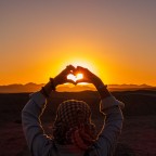 Sonnenuntergang der Liebe in der Wüste