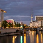 Abendspaziergang in Berlin an der Spree - Berlin bei Nacht